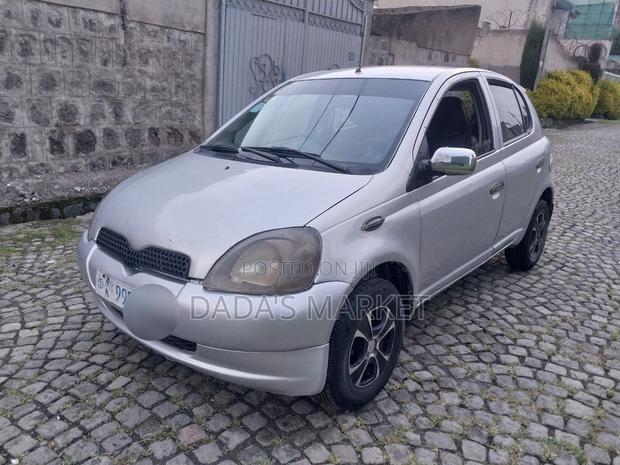 Toyota Vitz 2001 Gray
