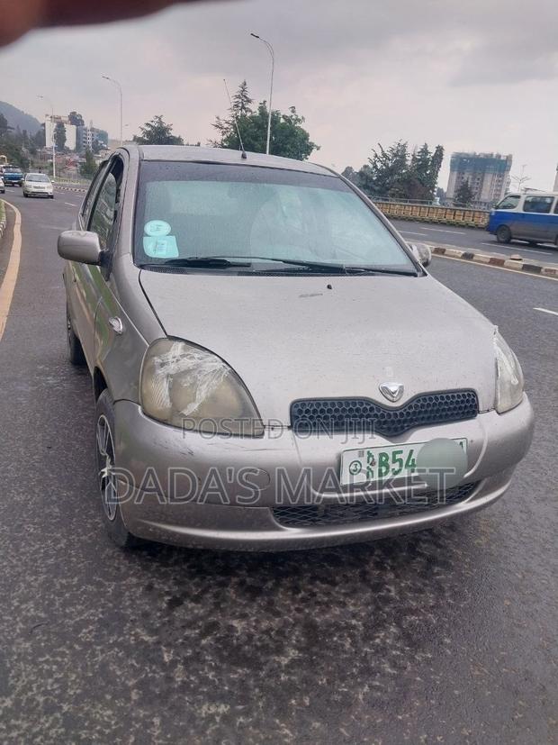 Toyota Vitz 2001 Gray