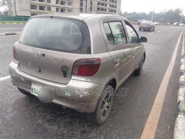 Toyota Vitz 2001 Gray