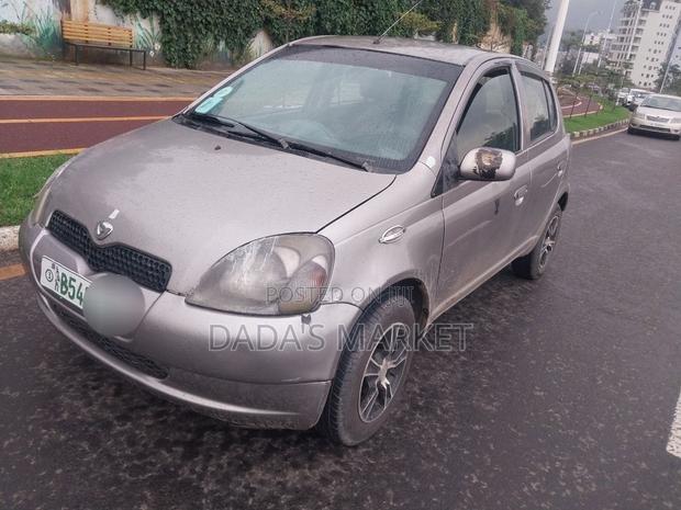 Toyota Vitz 2001 Gray