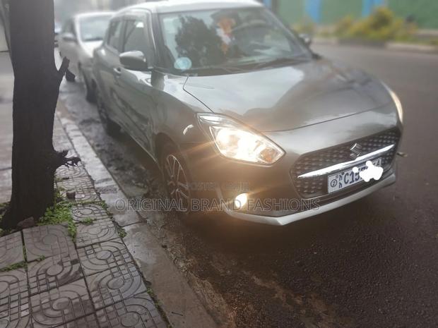 Suzuki Swift 2022 Gray