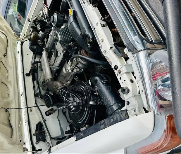 Toyota Land Cruiser 2009 White
