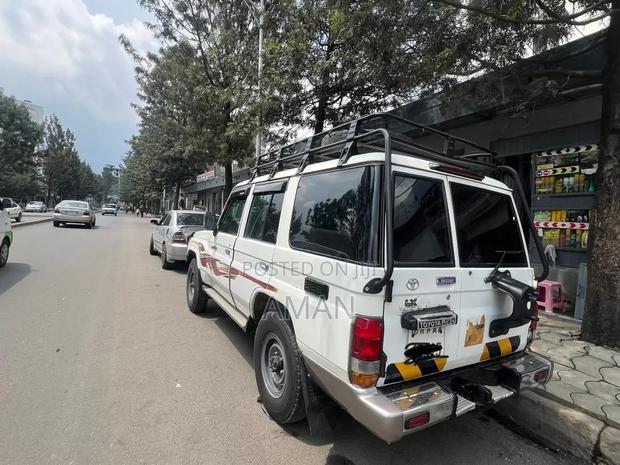 Toyota Land Cruiser 2011 White