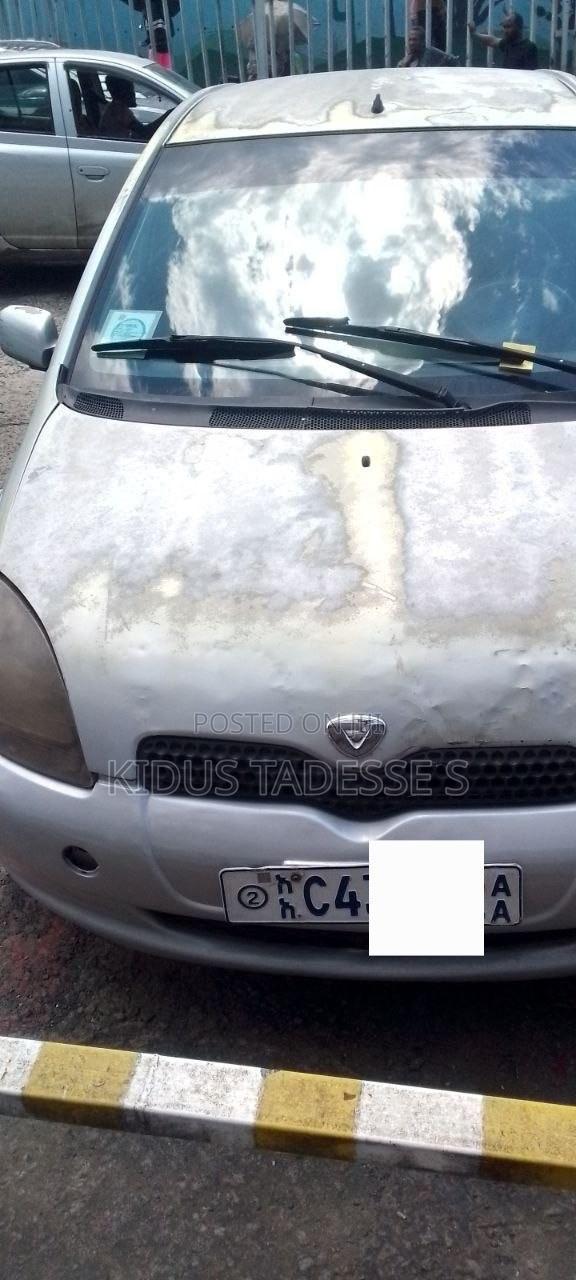 Toyota Vitz 2001 Silver