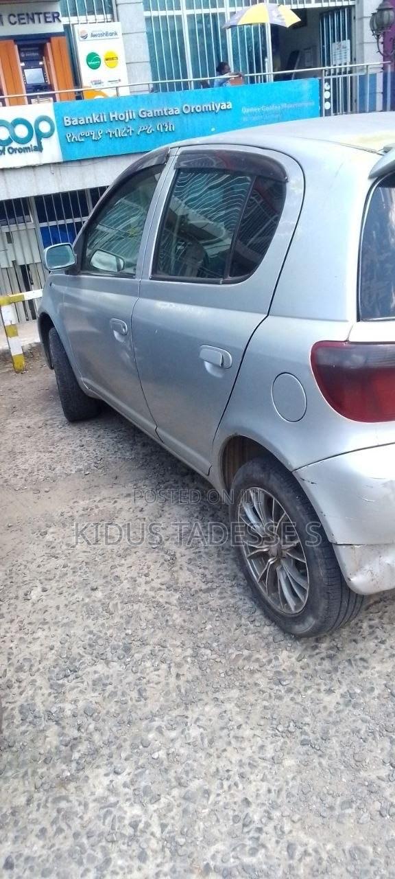 Toyota Vitz 2001 Silver