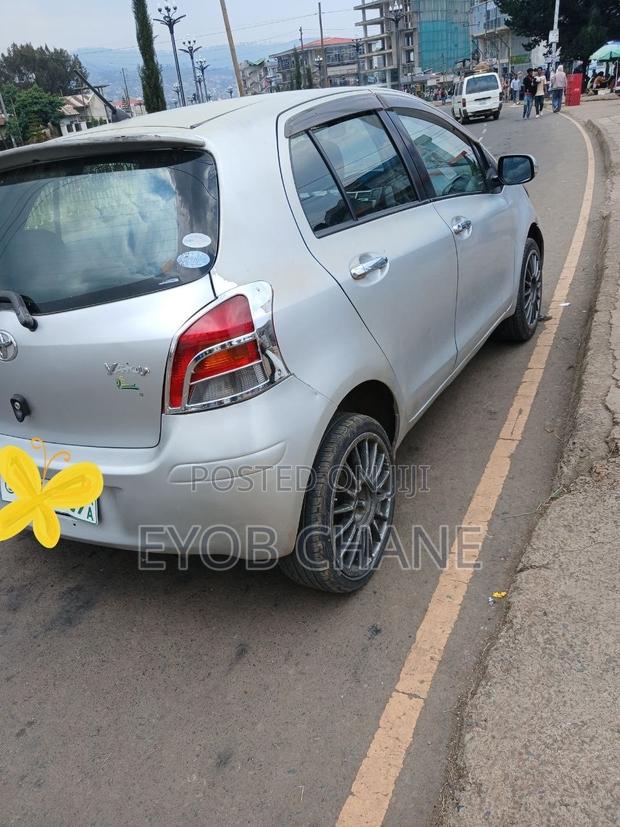 Toyota Yaris 2010 Silver
