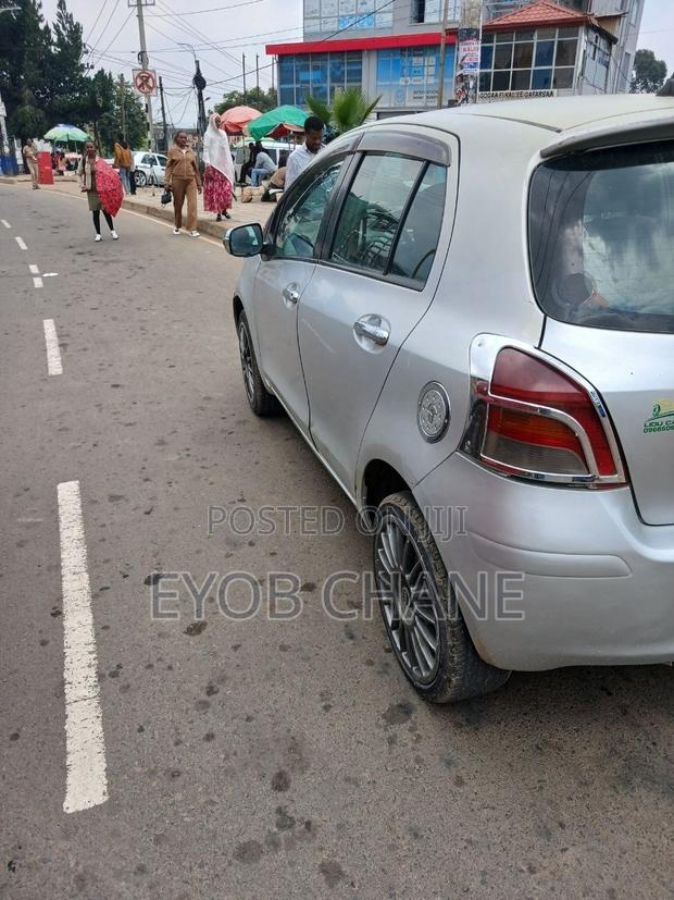 Toyota Yaris 2010 Silver