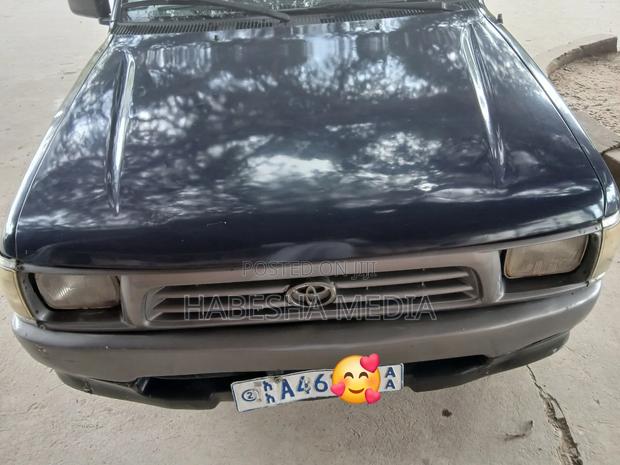 Toyota Hilux 1998 Blue
