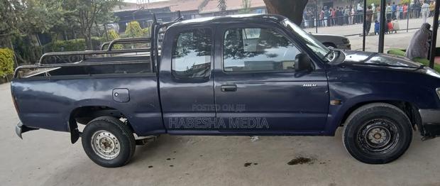 Toyota Hilux 1998 Blue