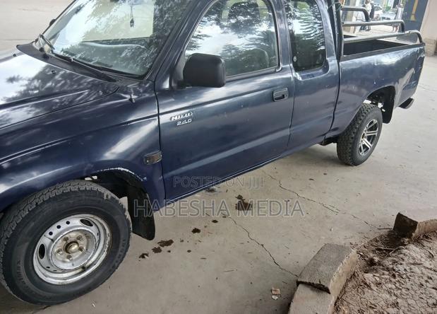 Toyota Hilux 1998 Blue