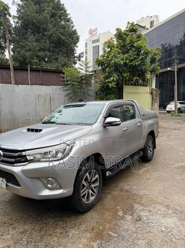 Toyota Hilux 2016 Silver