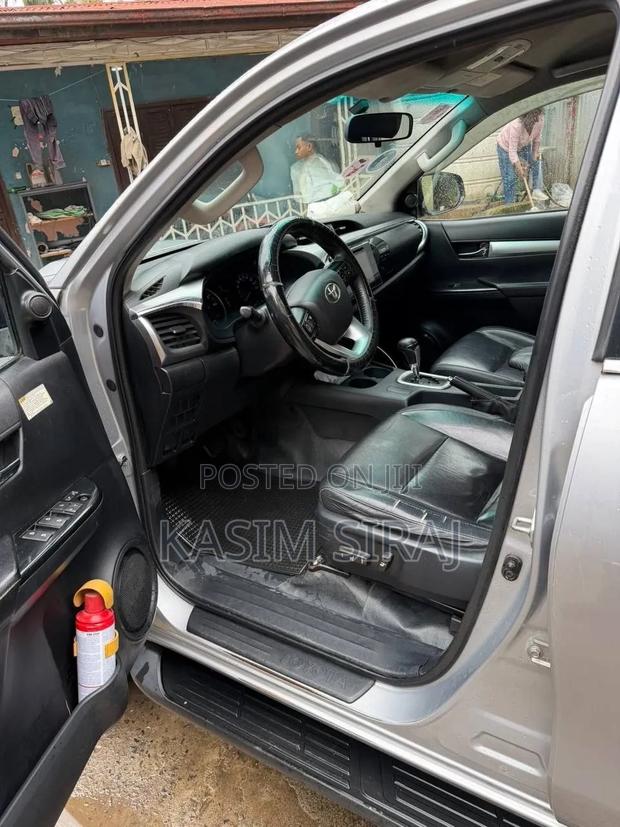 Toyota Hilux 2016 Silver
