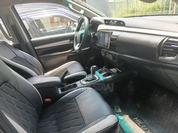 Toyota Hilux 2017 Gray