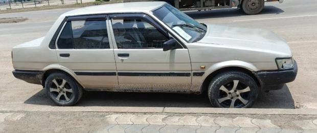Toyota Corolla 1987 Gold