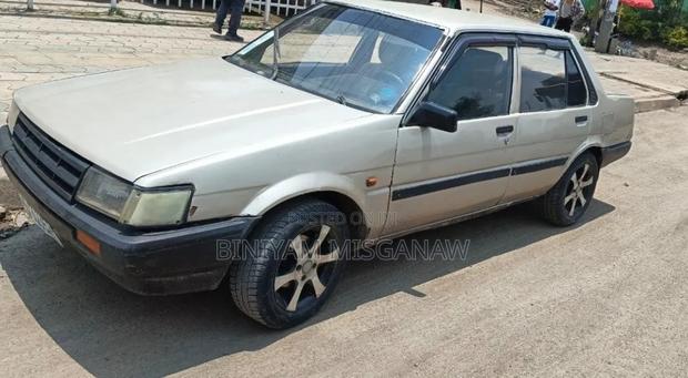 Toyota Corolla 1987 Gold