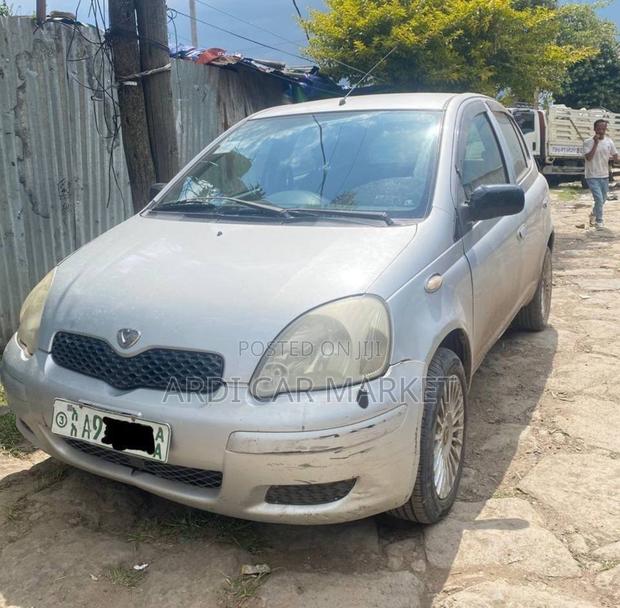 Toyota Vitz 2003 Silver