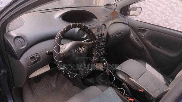 Toyota Vitz 2003 Blue