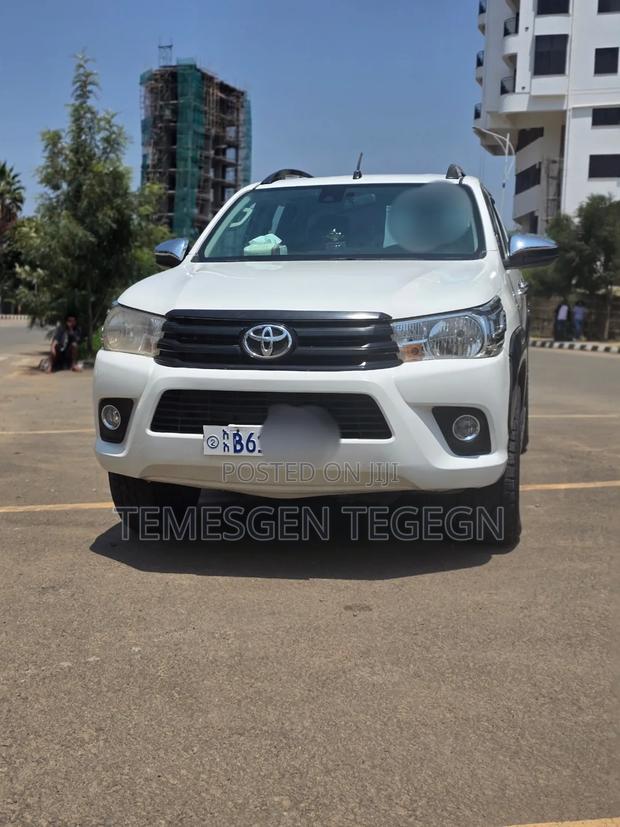 Toyota Hilux 2017 White