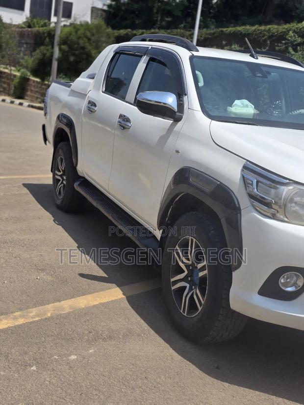 Toyota Hilux 2017 White