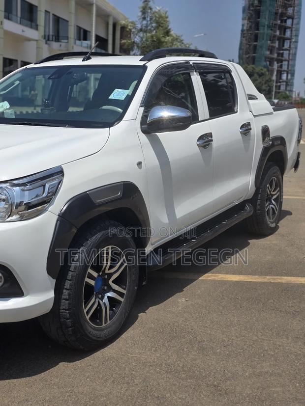 Toyota Hilux 2017 White