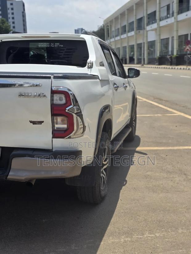 Toyota Hilux 2017 White