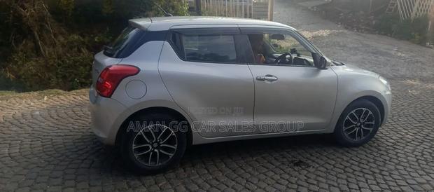 Suzuki Swift 2022 Silver