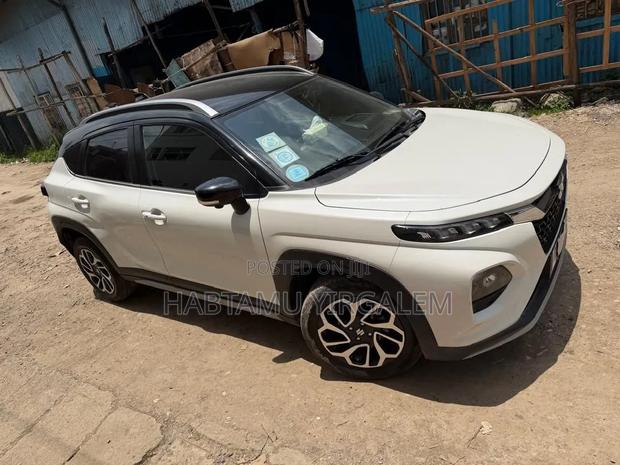 Suzuki Fronx 2023 White