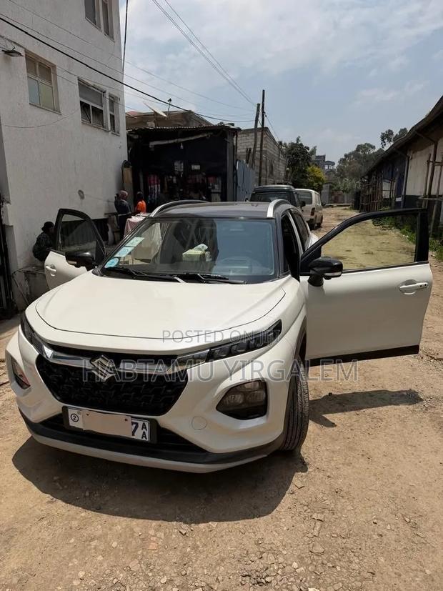 Suzuki Fronx 2023 White