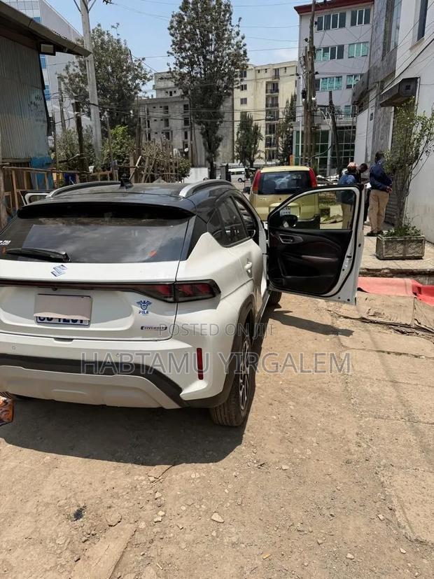 Suzuki Fronx 2023 White