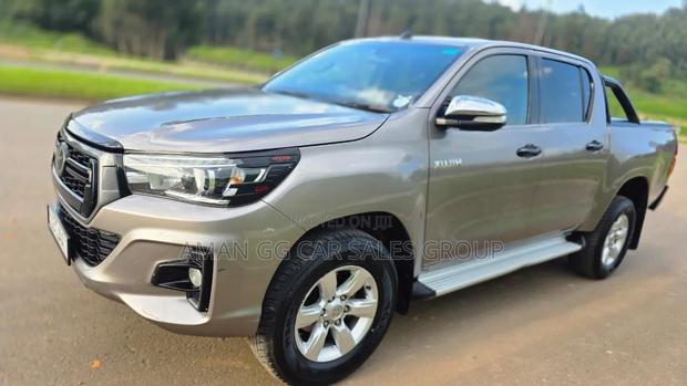Toyota Hilux 2019 Gray