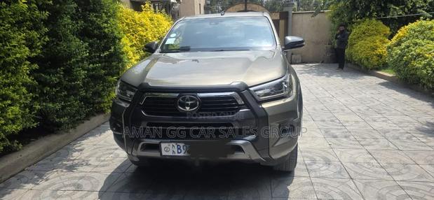 Toyota Hilux 2021 Gray