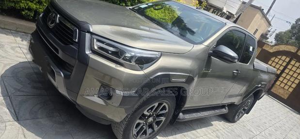 Toyota Hilux 2021 Gray