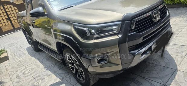 Toyota Hilux 2021 Gray