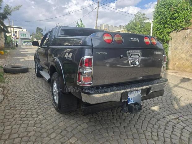 Toyota Hilux 2015 Maroon