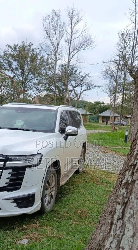 Toyota Land Cruiser 2023 White