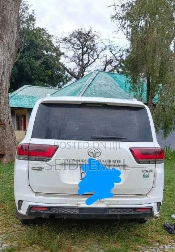 Toyota Land Cruiser 2023 White