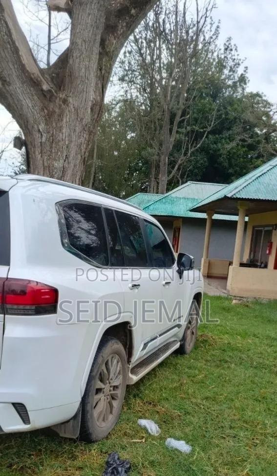 Toyota Land Cruiser 2023 White