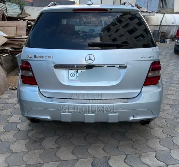 Mercedes-Benz E320 2009 Silver