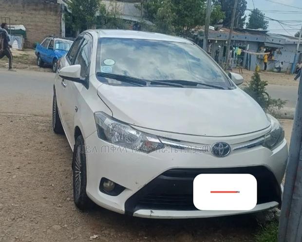 Toyota Yaris 2013 White