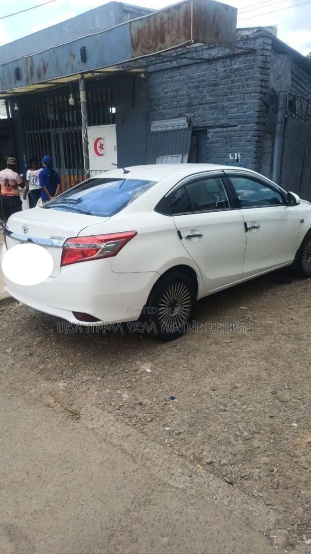 Toyota Yaris 2013 White