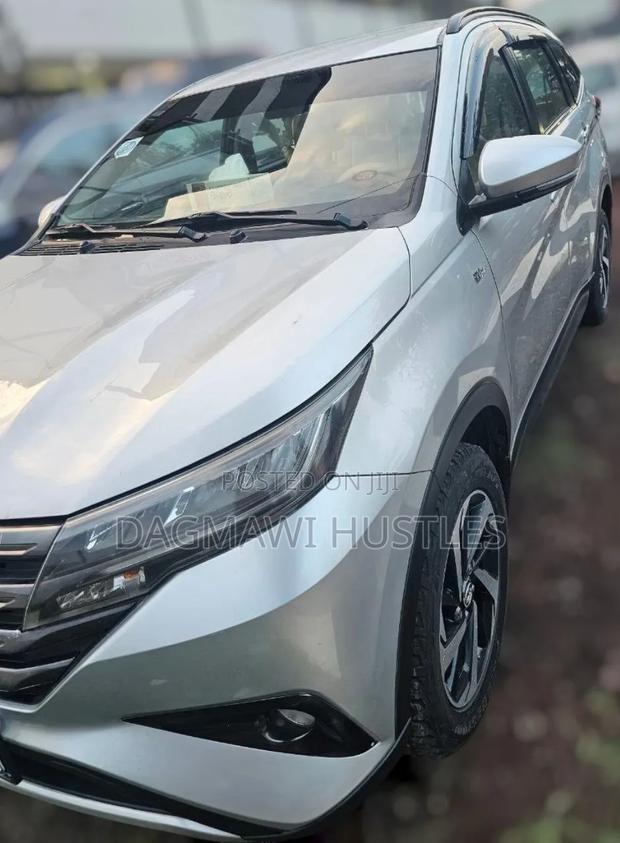 Toyota Rush 2022 Silver