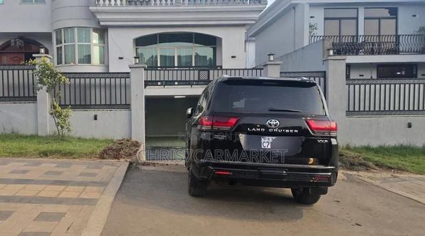 Toyota Land Cruiser 2023 Black
