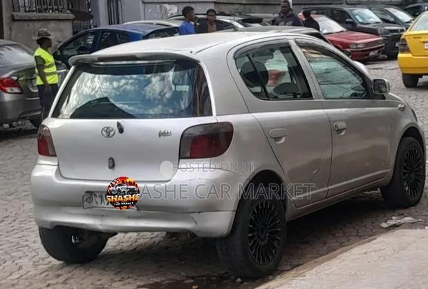 Toyota Vitz 2001 Silver