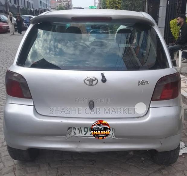 Toyota Vitz 2001 Silver