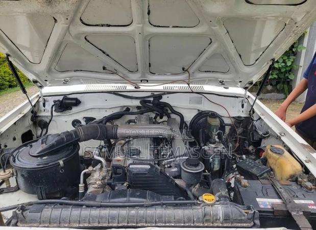 New Toyota Vitz 2002 Ivory