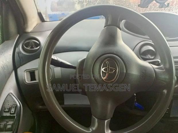 New Toyota Vitz 2002 Ivory