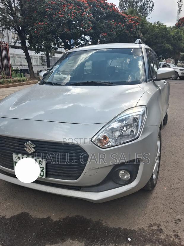 Suzuki Swift 2021 Silver