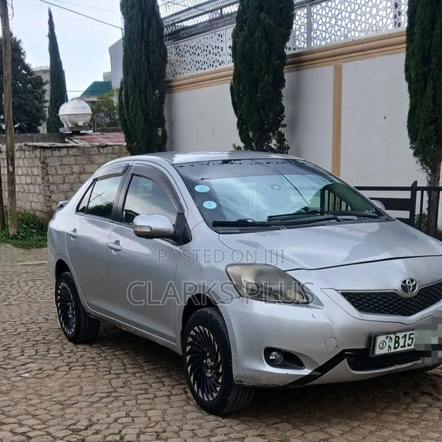 Toyota Belta 2010 Silver