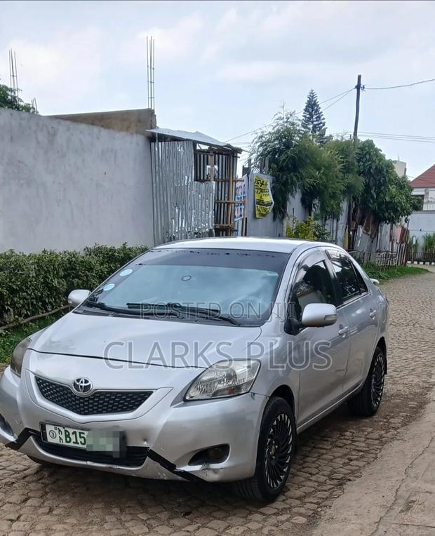 Toyota Belta 2010 Silver