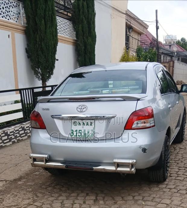 Toyota Belta 2010 Silver